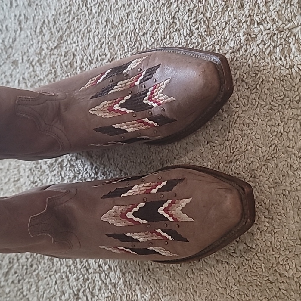 Boots - Picture 2 of 10